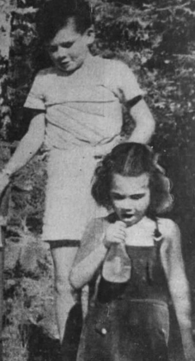 The photo of Pamela Hollingworth and her brother Ted taken by their father minutes before Pammy went missing.