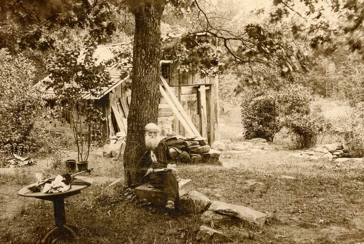 In the late 1800s, hermit John Smith lived in the woods of Erving, Massachusetts, turning himself into an unlikely celebrity. 