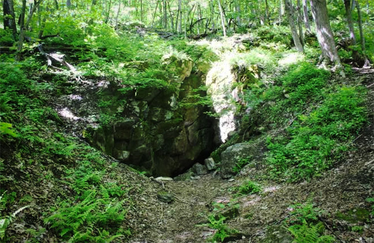 The entrance to Everett Cave on Mt. Anthony in Bennington, Vermont.